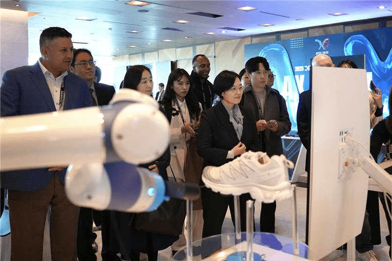 SKAI인텔리전스, APEC 부대행사로 진행된 글로벌 초격차 테크 컨퍼런스에서 AI 기술력 과시…한성숙 중기부 장관도 기술체험존 방문